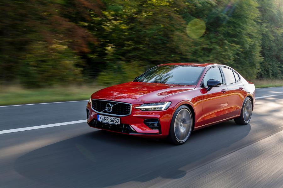  Volvo S60 T5 R-Design 2018 года  (WW) (фото 17 из 24)